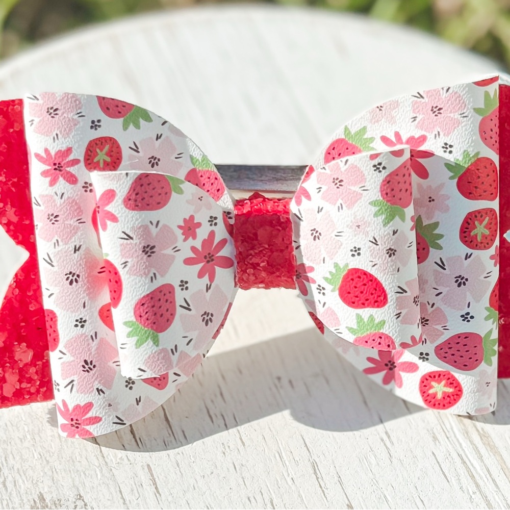 Adorable Avery 4 Inch Double Diva Bow
Brand New